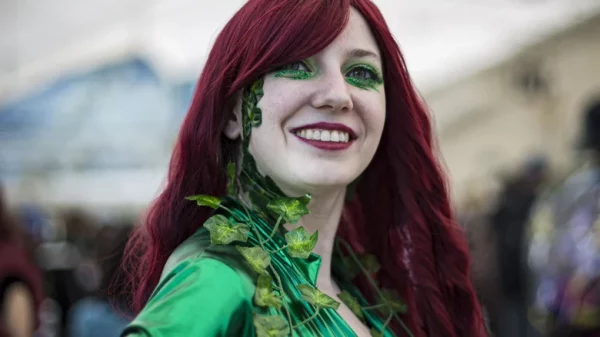 The Makeup Tutorial That Will Turn You Into Poison Ivy